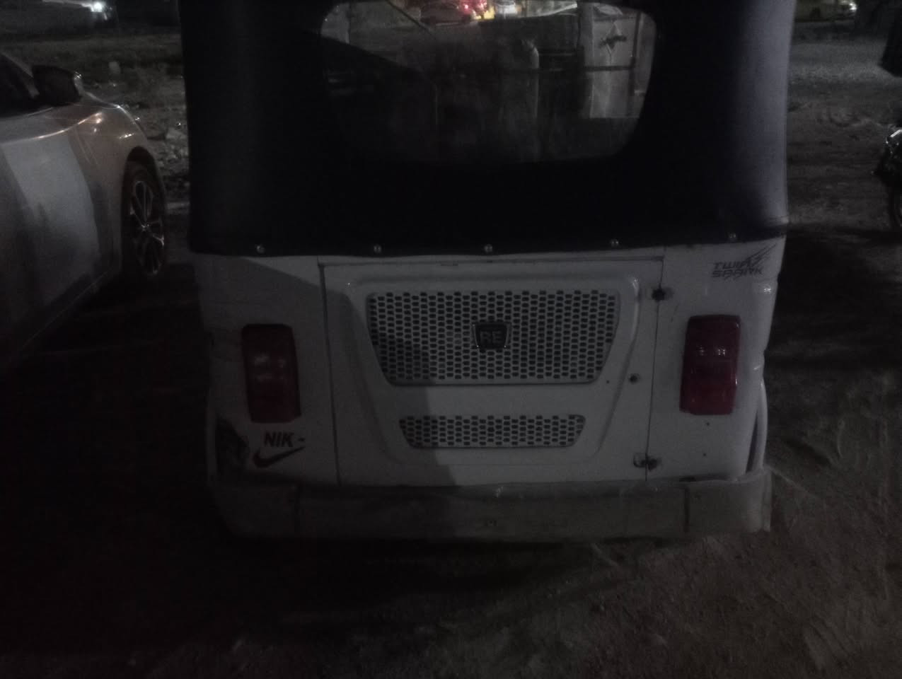 السلام عليكم ورحمة الله وبركاته. يتوفر تك تك موديل 21 رقم نكليزي جاهزة عل أخير الاتصال على *********** مكاني بعقوبة باب الدرب
