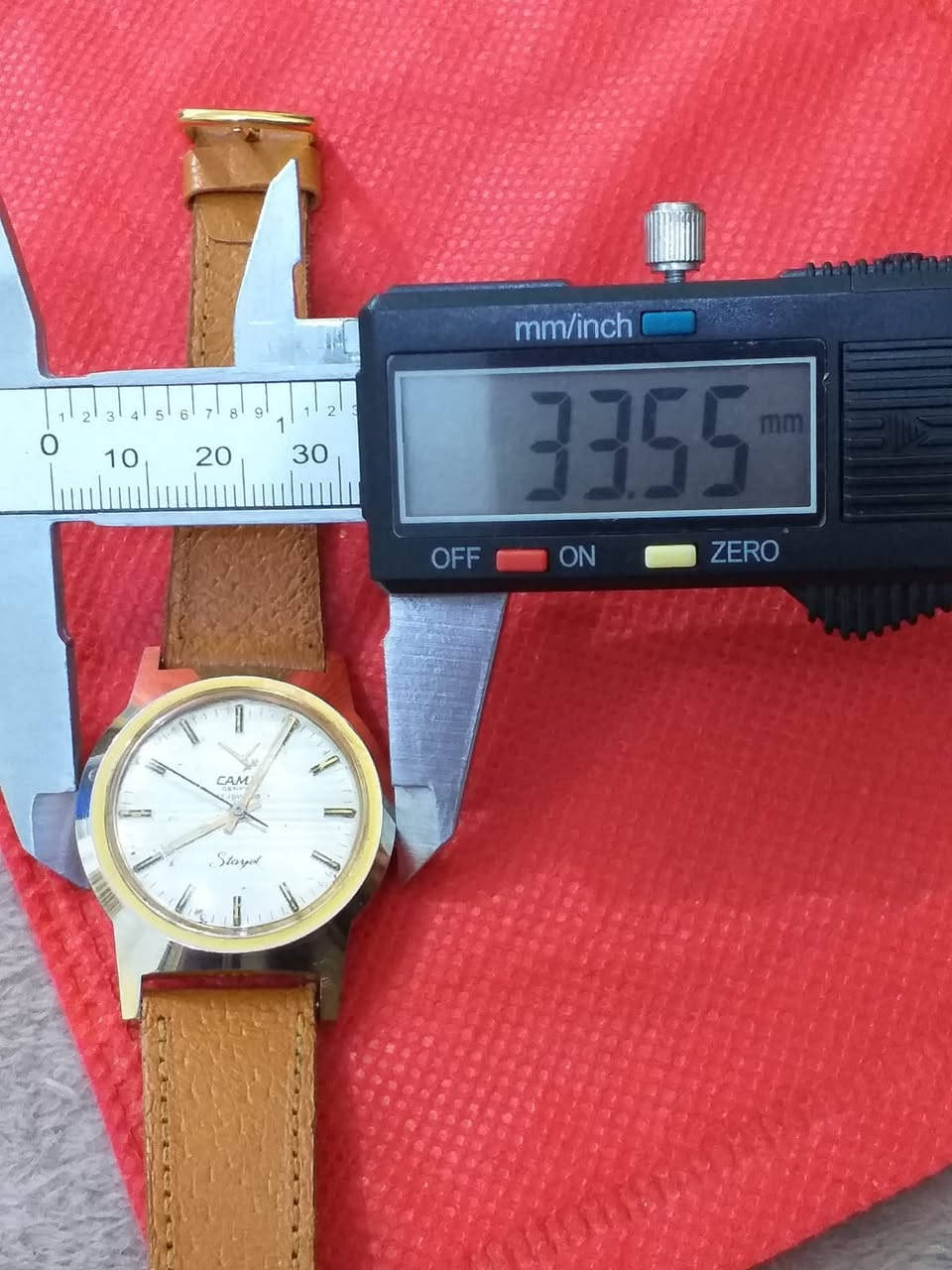 🌹🌹🌹🌹
السلام عليكم ورحمة الله وبركاته ..
⌚اخوان #السعر *85* الف دينار نهائي مع التوصيل ..
👇👇👇
   ♥️CAMY GENEVA♥️
⌚كامي جنيف تكويك سويسري ..
⌚مكينة سويسري اصلي 17 حجر..
⌚الساعة طلاء ذهب  صناعة 1977 ومختوم والكيس خالي من اي شخط..
⌚القطر 33 ونص  ×  41 ونص وموضح بالصور..
الساعة نظيفة وشغلها مضبوط...
⌚#السعر * 85* الف دينار نهائي مع التوصيل  ..
♥️والتوفيق للجميع ♥️


**إذا كنت صاحب هذا الإعلان وتريد حذفه لأي سبب، رجاءا أرسل رسالة إلى الدعم الفني**