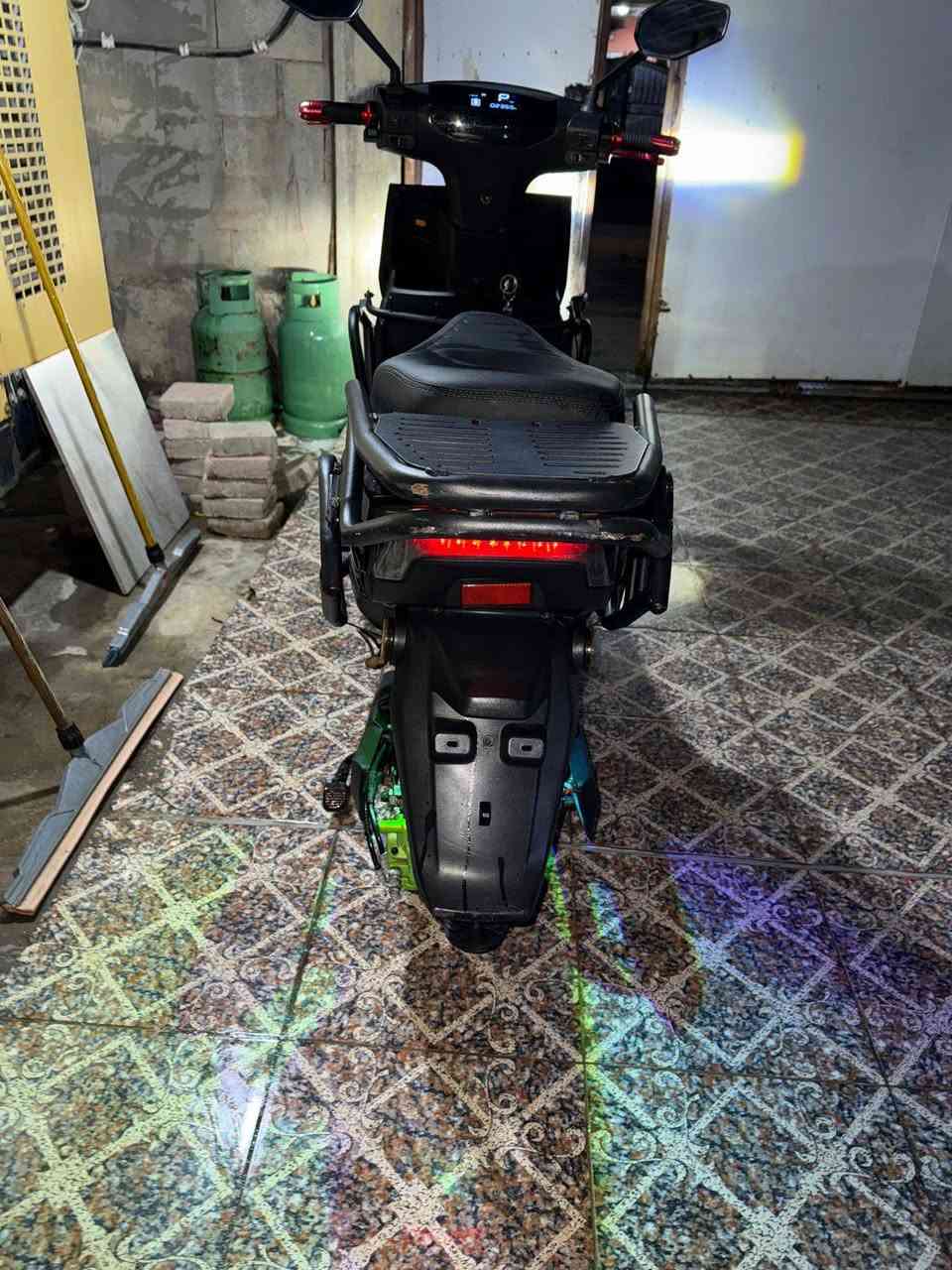 سلام عليكم ماطور شحن للبيع نوع كوري 2026 ماطور مدرع تشغيل عن بعد بي بصمتين وسويجين وكارت وبي نضام R الرجوع للخلف 6 بطاريات اي صرف شحن ما بي ماطور جديد ونضيف وياه صندوق بس بي الهورن ودبل اشاره عاطلات السعر 900 الف وبي مجال مكاني شارع اربعين قرب جامع الواثق وهاذ رقمي لل تواصل ***********.
