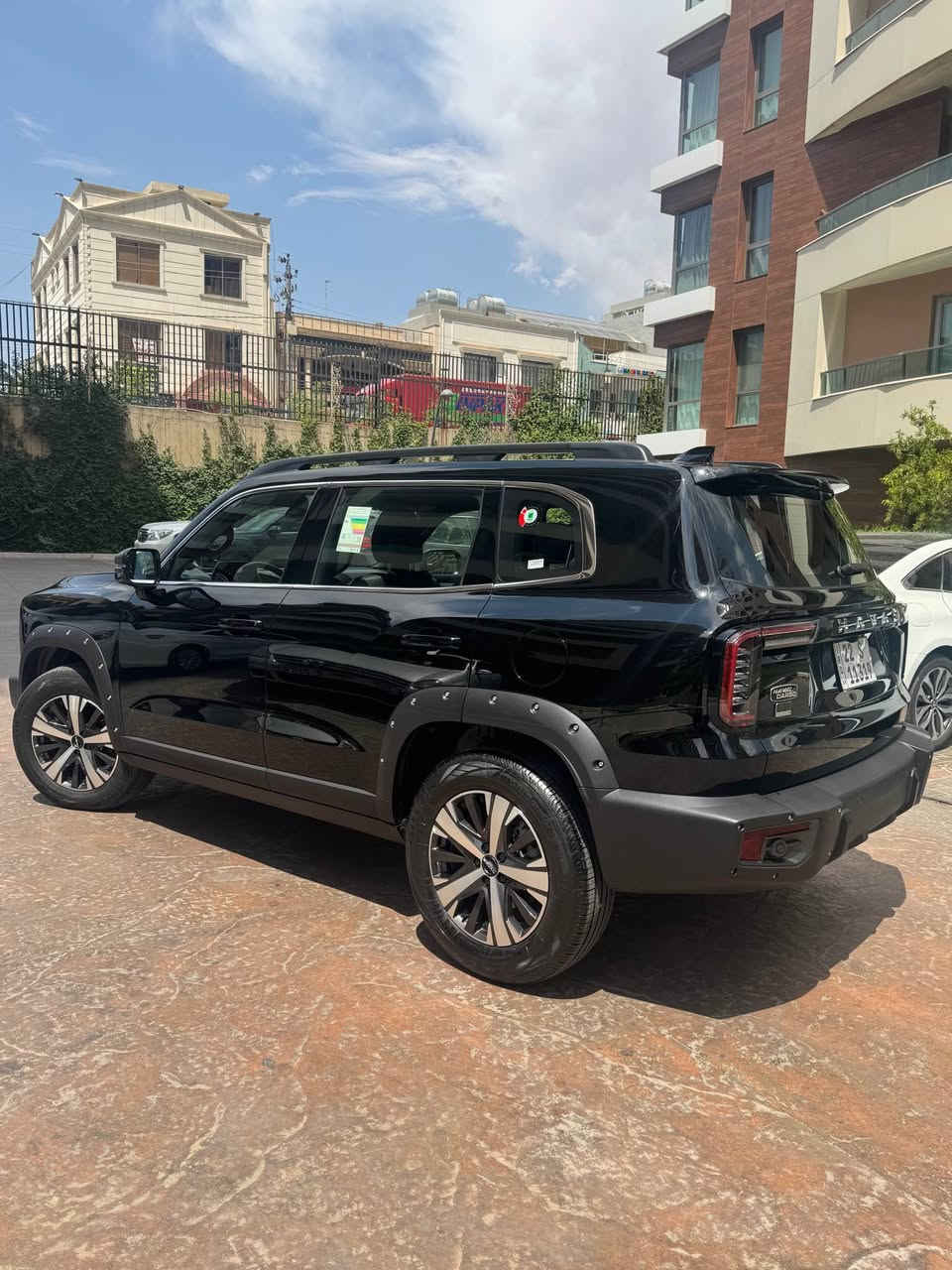 🚗 للبيع – هافال دارجو 2024 

✨ سيارة مميزة بحالة ممتازة وما زالت تحت كفالة شركة هافال الرسمية.

🔹 موديل: 2024
🔹 نظام الدفع: أمامي (FWD)
🔹 الممشى: 29,000 كم
🔹 محرك قوي واقتصادي
🔹 ناقل حركة أوتوماتيك
🔹 تصميم عصري وجذاب
🔹 شاشة ومواصفات حديثة
🔹 أنظمة أمان متطورة
🔹 ما زالت تحت كفالة الشركة

💎 سيارة نظيفة ومجهزة بالكامل، توفر الراحة والأداء المميز للاستخدام اليومي والسفر، وجاهزة للمالك الجديد.

📞 للاستفسار أو المعاينة، يرجى التواصل على الرقم المرفق.

0776 905 6111 

#هافال_دارجو #Haval_Dargo #للبيع #أربيل #سيارات_للبيع #SUV 🚗✨ أربيل, العراق
