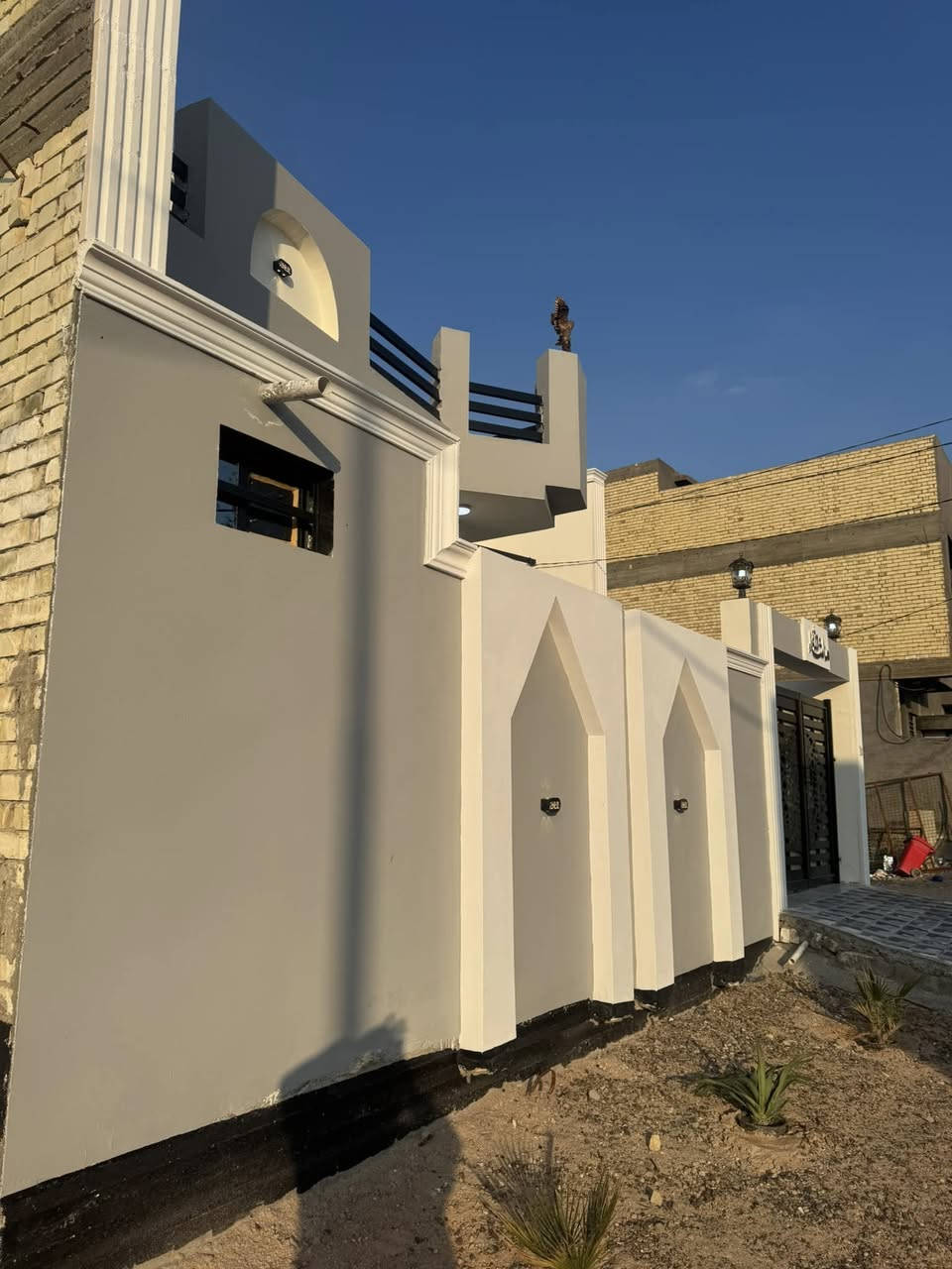 ‏يا الله بيت 200 متر طابق واحد حي الندى بناء درجة أولى يتكون من صالة واستقبال غرفتين النوم مطبخ حمامات ‫2+‬ مخزن بناء طابوق جمهوري أساس سقف صب مركزي العنوان حي النداء تدخل بشارع القصاب غالب الميالي نهاية الشارع السعر 163 رقم التلفون ***********￼￼
