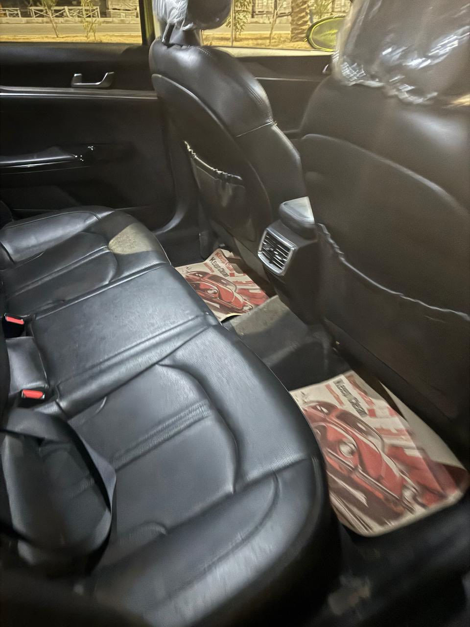 السلام وعليكم k5للبيع موديل 2023سياره ١/١يعني فول مواصفات
بصمه تشغيل وابواب وتشغيل عن بعد 
تحكم ستيرن جهتين
شاشه كامره خلفيه اماميه
السعر 155وبيها مجال 
رقمي ***********
