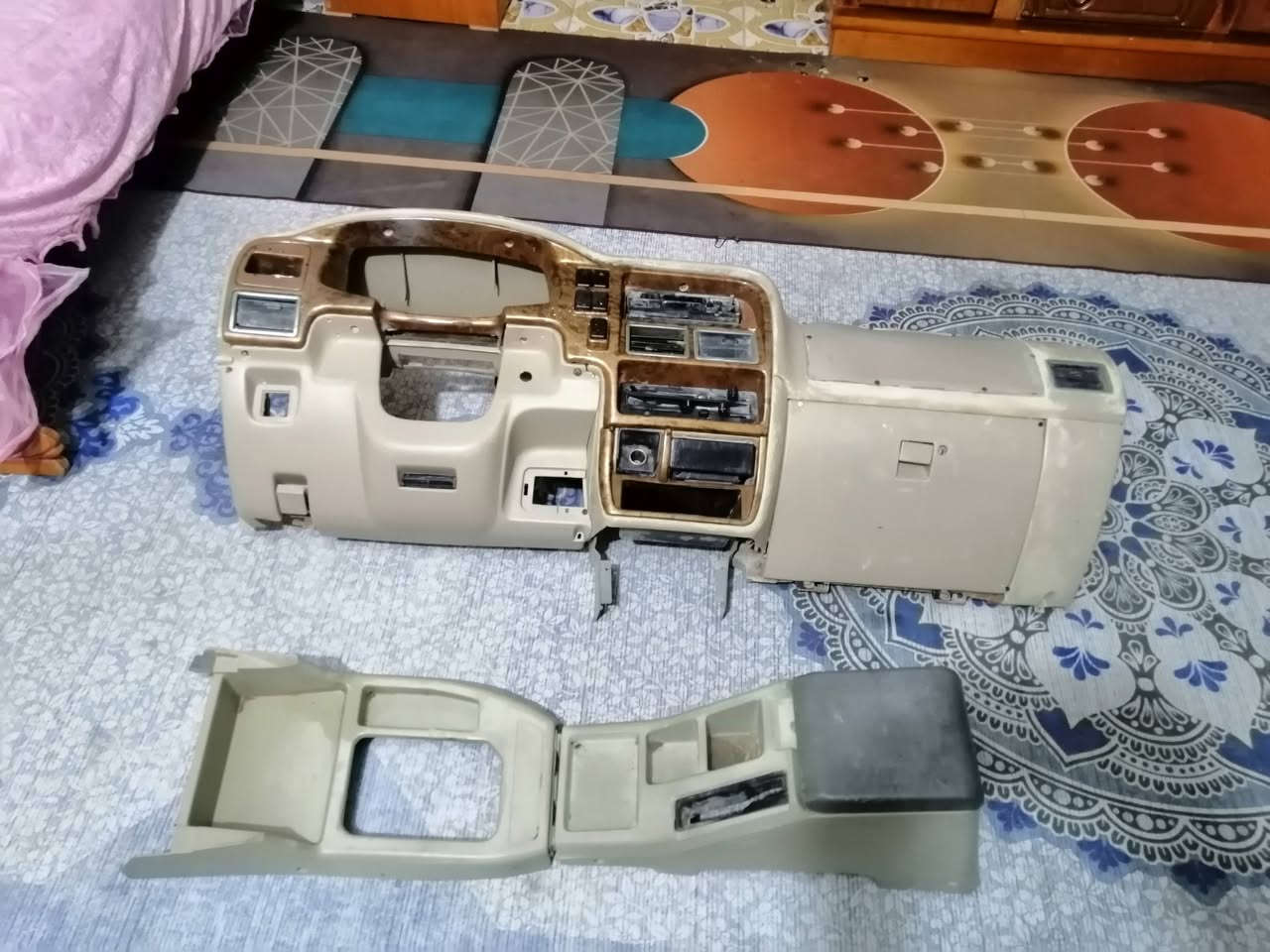 سلام عليكم غراض سياره كنو 2007 تفصيخ دشبول /ب75 حصان ب35 /تقليفه ب80 /بنيد ب60 /بطاين بيبان /ب50 /المكان ذي قار  رقم ***********؟***********
