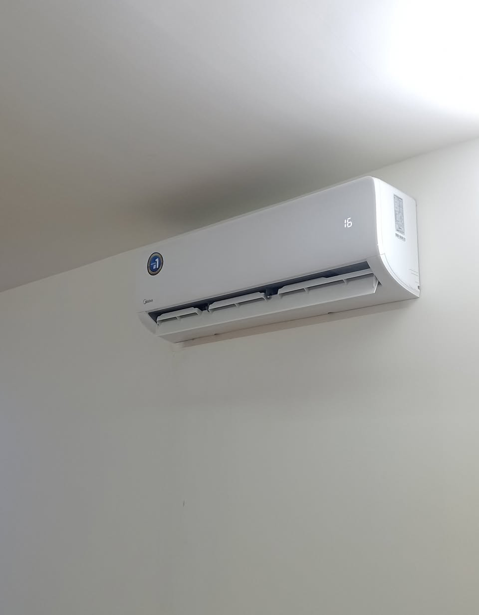 السلام عليكم تنصيب وصيانه جميع انواع اجهزه التكييف والتبريد مع عمل الفاكيوم العمل داخل بغداد اللاستفسار رقم ***********
