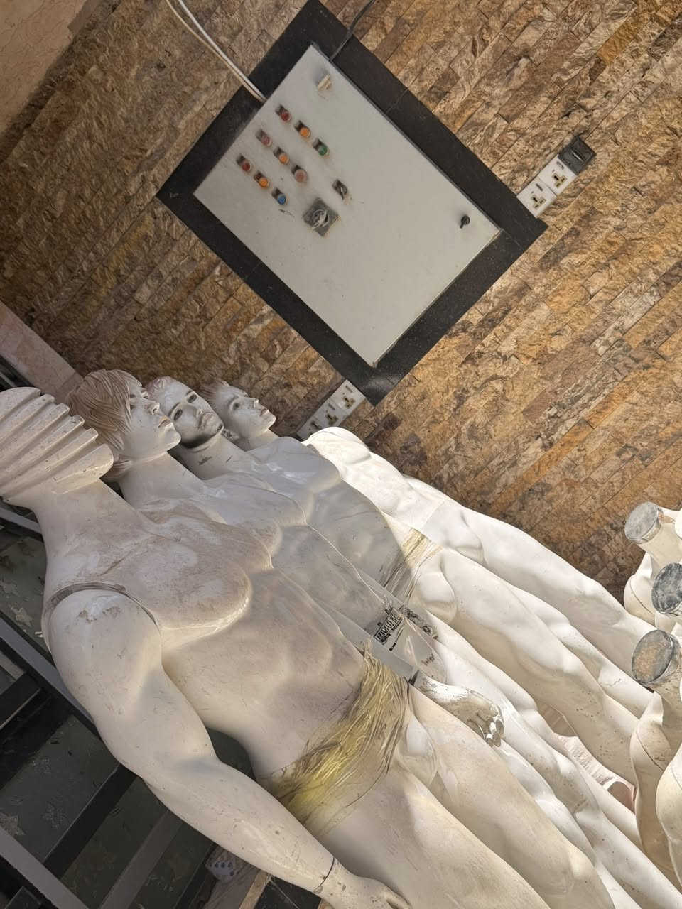 السلام عليكم ملكانات للبيع مستخدمه استخدام قليل شلعه وحده  رقم والاستفسار ***********
