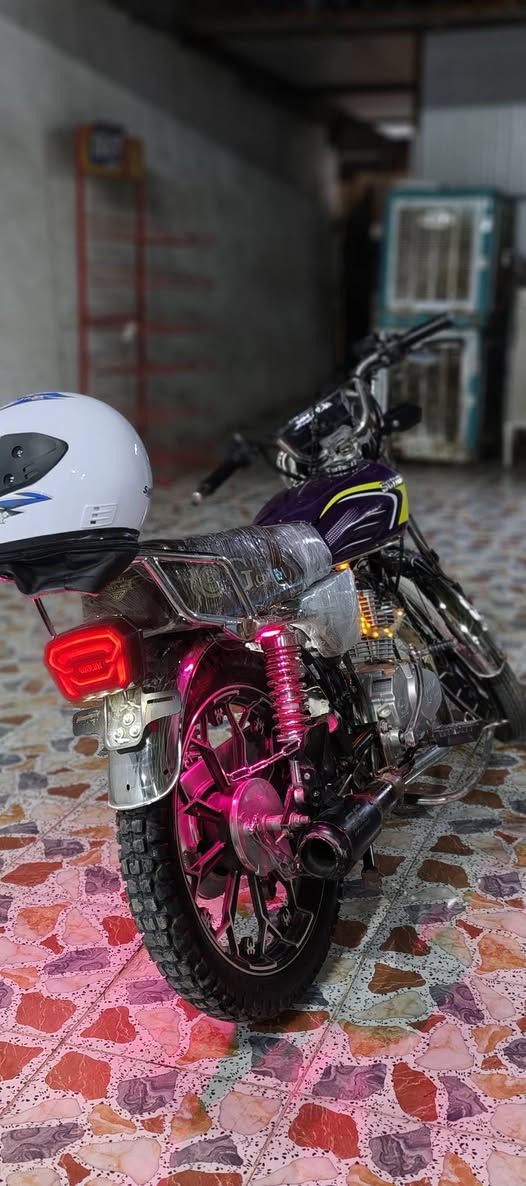 دراج سونك اللبيع دراجه خير من الله ما بيهة اي نقص بس بك لايت خلفي واشارات خلفيه المكينه مكفوله وشرط شلعه ومعدل 5 كير موديل 2024 السعر 700 وبيهة مجال المكان بغداد ابو غريب الرقم ***********
