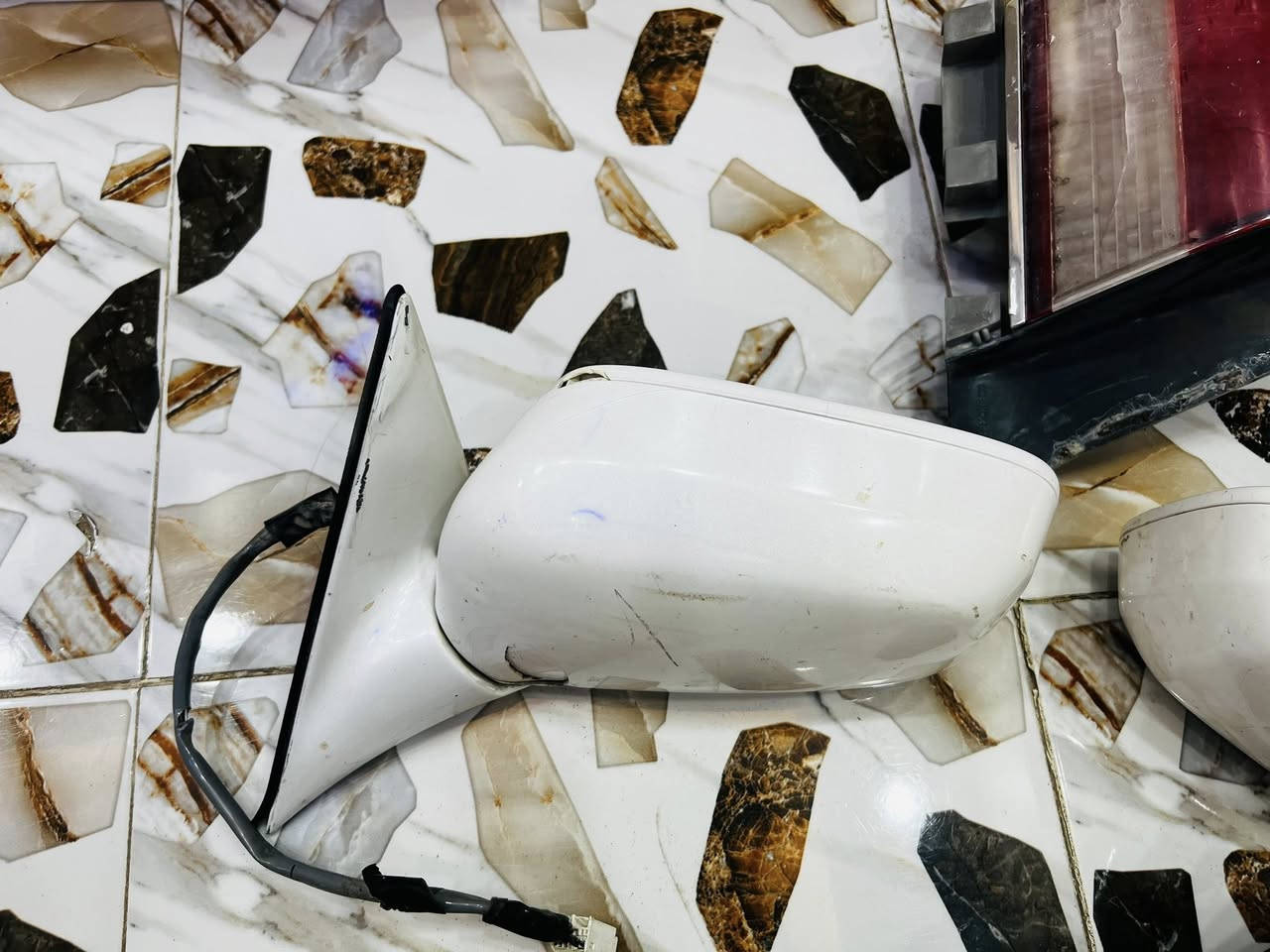 السلام عليكم اخوان 
غراض ملكه للبيع 
دركه ماجسته شاهينه ملكه 
مرايات اماميه ملكه اصليات صدفيات 
دعاميه امامي بدون ي كسر فقط يرادلها صبغ 
احزمه خلفيه 
بك لايت جهه اليمنى ملكه
مكاني النجف الاشراف 
رقمي ***********
