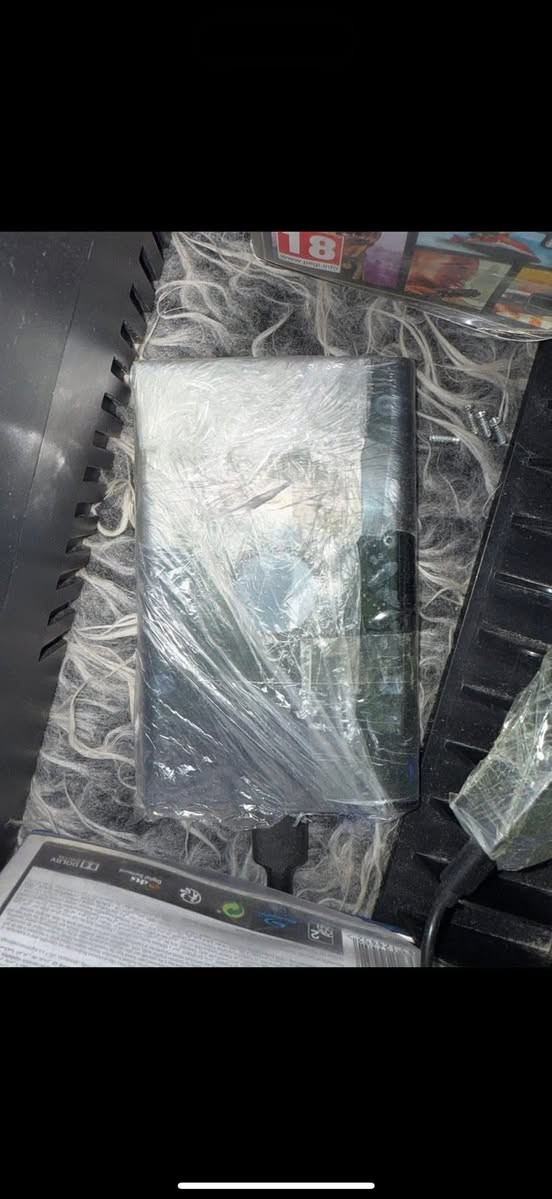 سلام عليكم مرخصت صاحب الاكروب بلي 4 سلم مهكر لوك استيكر نضافه فول نضام 11/00 ويا جوستكات عدد 2 والعاب عدد اربع منزل بي نص تيره 500 كيكا  غراضه كامله السعر 360  وبي مجال مكاني كربلاء *********** الرقم الثاني *********** بيهن وات ساب
