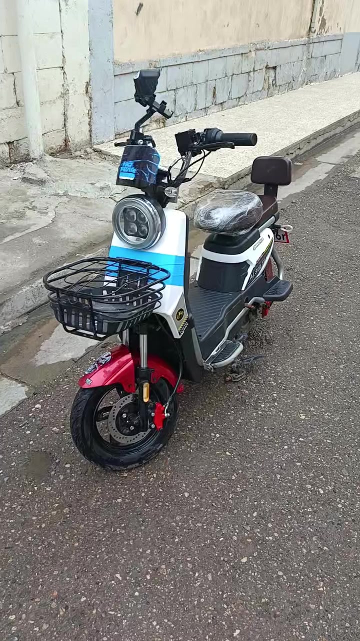 دراجه شحن  ٦ بطاريات حجم كبير  دراجه أي خلل عطل ما بيها سرعه حيل سريعه فول موصفات السعر ٣٠٠ وبيها مجال الاتصال ***********   *********** أخي نهايته ٢٧٥ سعره مناسب
