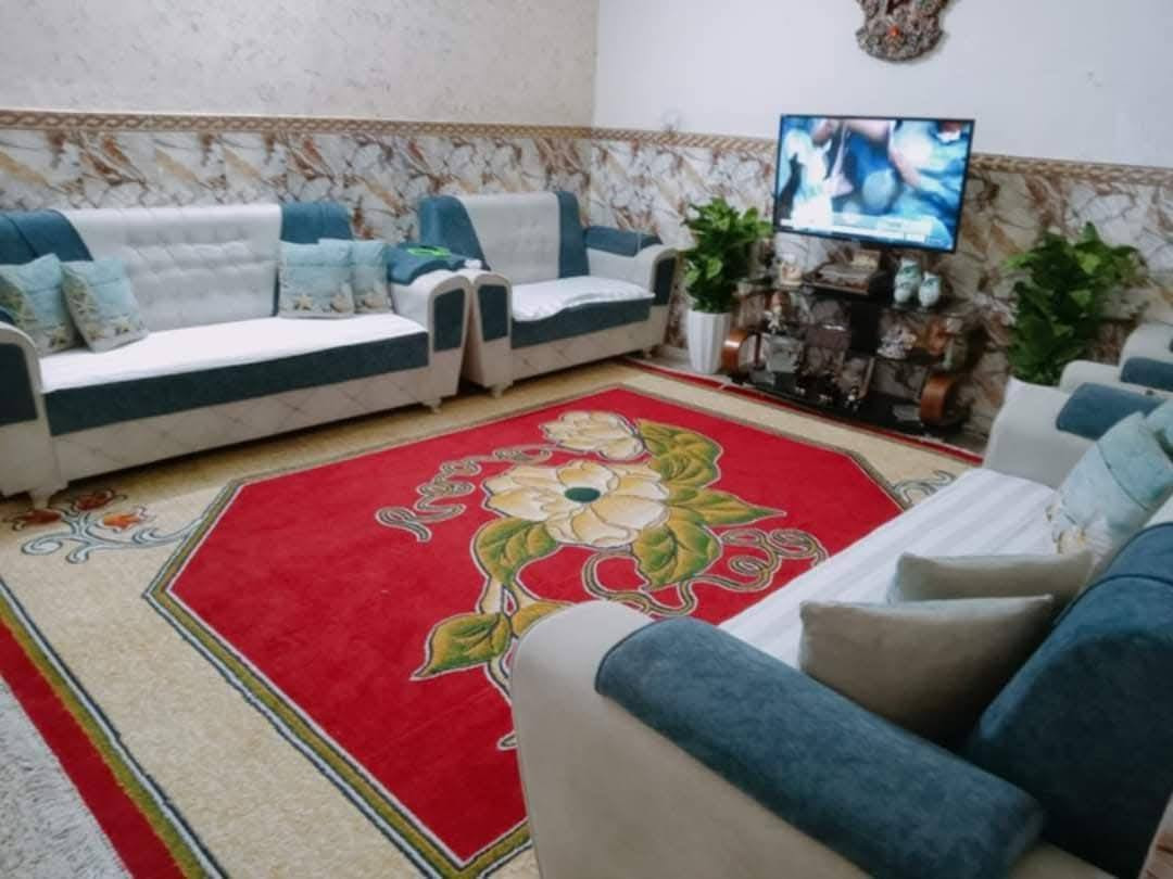 السلام عليكم بيت للبيع بمنطقة سويب بنهاية خط الكيات قرب أسواق أبو رشاد ركن طابو صرف مساحته ٨١ واقع حال ٩٠ طابقين  للاستفسار الاتصال أو واتساب عل الرقم*********** السعر ٨٥ وبيه مجال
