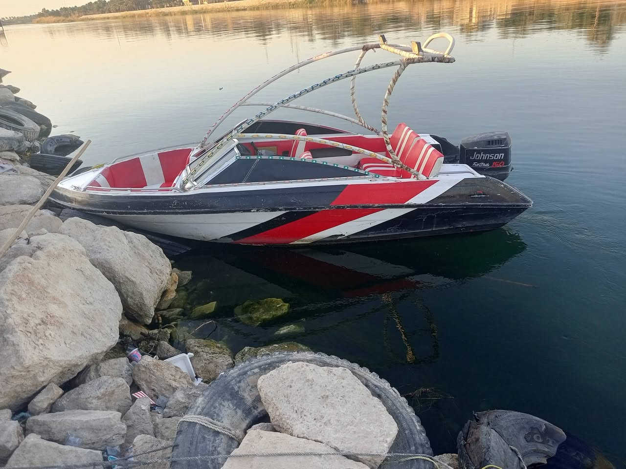 ز
زورق للبيع حجم المكينه ١٧٥ مامفتوح لاكير ولا محرك  ***********
