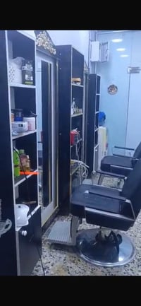 غراض صالون للبيع جديدات استخدام قليل واحد من الكراسي ابد ما مستخدم واص...