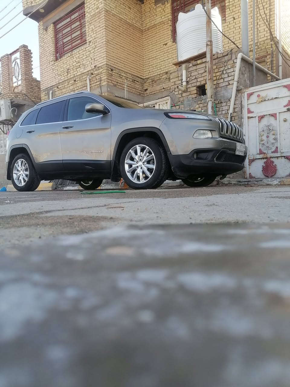 جيب بزون 2016
‏مواصفات ...
مكينة 6 سلندر ٣.٢٠٠
‏تبريد قطعتين 
‏كشنات جلد
لايتات زنون
تدفئة ستيرن وكشنات
‏هاند بريك بصمه 
‏اوتو هولد 
‏لد نهاري 
تشغيل عن بعد
وضعيات قيادة (سبورت و ثلجي وطيني واوتو) 

‏السياره بطاريه جديده 
‏مكينه كير نظيفات جدا 
‏تبريد ثلج
السعر 128 ورقه
التواصل ع الرقم 
***********
موجود واتساب
