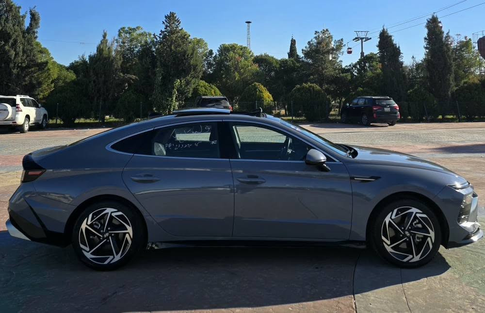 هيونداي سوناتا 2024 SEL PLUS
السيارة فول مواصفات
ماشية 21 الف
المواصفات:
پانورما
كشنات تدفئة + كهربائي 
شاشة الكتروني متصله 
تشغيل عن بعد.....دخول ذكي 
رادار جانبي
رادار امامي
رادار خلفي
تحديد المسار
قيادة ألية
تحديد سرعة ألي
تحذيرات الاصطدام 360 درجة
مودات قيادة
أوتو هولد.اتو ستارت..اتو. ستوب 
لايتات LED
فول لايت اوتو
مراية عاكسة للضوء
شفتات ستيرن
تحكمات ستيرن
هاندبريك دگمة
شاحن موبايل وايرلس
فتح الصندوق اوتو من توگف ورا السيارة
تبريد لمس
وبيهة بعد هواية مواصفات
صبغ . باب سايق  بدون ايرباك
رقم الشاصي:
KMHL 14JA1RA396919
السعر 228
 الرقم:*********** وتساب 
مكان السياره اربيل.. أربيل, العراق
