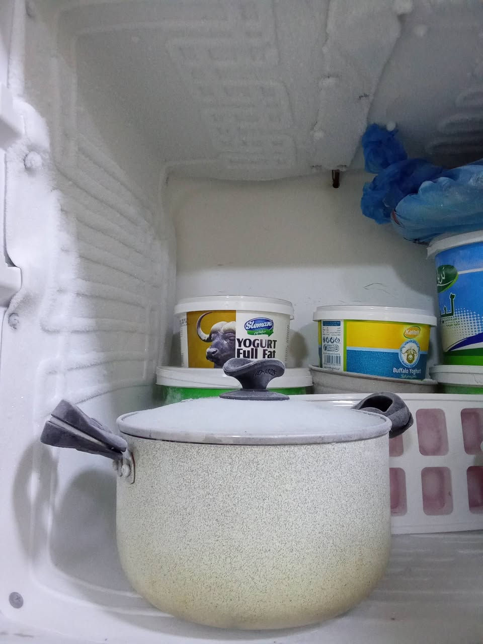 سلام عليكم
ثلاجه للبيع فقط تبديل ماطور جديد 
سعر 150 ألف بي مجال 
عنوان كركوك ساحة طيران 
***********
