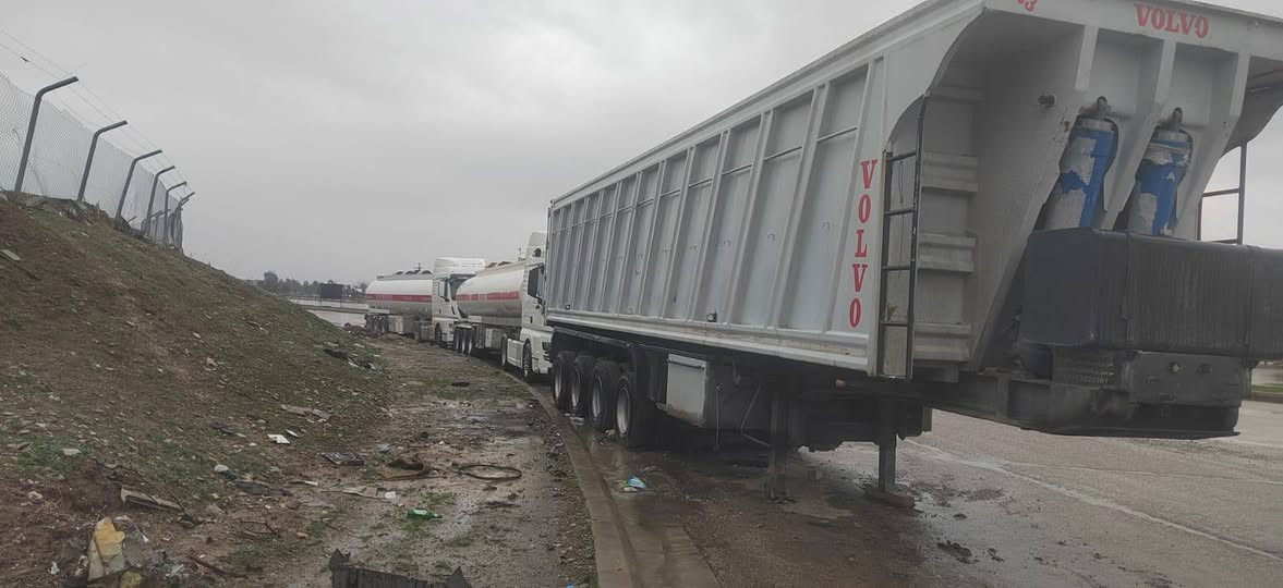 بودي قلاب ٤دنكير دبل تاير حداد وعد خنجر مربوط على سياره فالفو سنكل امامي احمر 2005 اوتوماتيك 
موجود في معرض الرزاق شارع مطار مقابل جسر حزيران كركوك
***********
