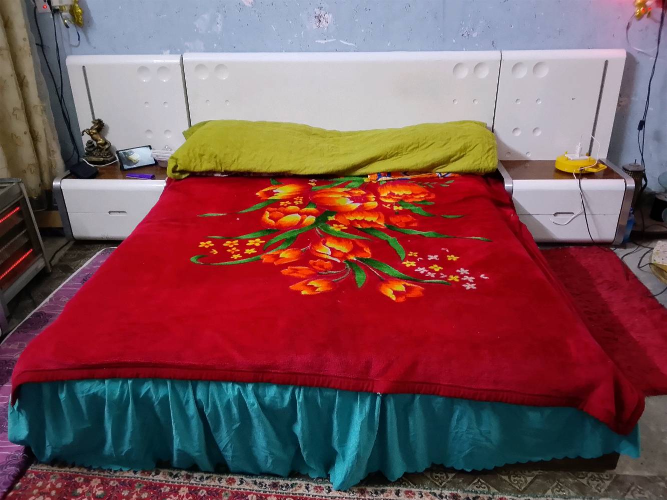 غرفه نوم ضخمه سبع قطع نضيفه جدا للبيع