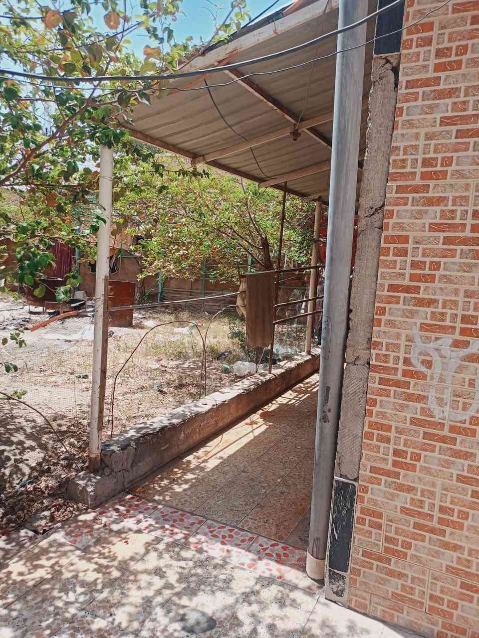 بيت للبيع قضاء المدينه منطقه الحمود مساحه 1600 طابقين سبع غرف طابق لاول 4والثاني 3 بناء قديم ومرمم طابو زراعي منطقه مجاري وتبليط وارصفه وركن  لاستفسار +9647808700575
