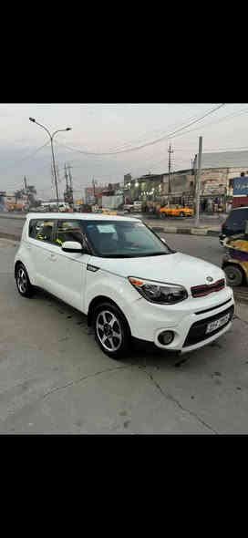 سلام عليكم كيا صول موديل 2018 وأرد أمريكي حادث جاملغ وبنيد بدون دواخل محرك وكير خير منل اللة شاشه كامرء كبيرة تحكم ستيرن حساسات امامي وخلفي تخم تاير جديد دوشمه جديده صدر خلفي امامي جديد تبريد ثلج سياره ماشيه ٨٣ سياره بأسمي مشروع وطني سنويه هزه جديد رقم بغداد دولي سعر ١١٣ وبيه مجال بسيط العنوان بغداد رقم الهاتف ***********  سونار واضح كدامك
