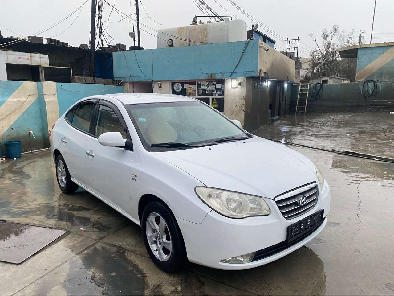 ئافانتي مؤديل2008

بي چالو بي شوخت

ته نها جي شانه كاني سبوخه

بؤياخي نيه خايس به شه رت

كه فه رگؤران به شه رت

سه ياره كه تابلي جوانه

ديناريك مه سروفي تيدانيه

بؤجوانيو پاكي وه سف ناكري

ماشالله ي ده وي 

هه موشتيكي به شه رتي فه حس

***********

*********** رانية, السليمانية
