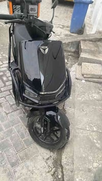 دراجه شحن للبيع  مكفوله من كلشي وجميع الملحقات موجودهه الدراجة بعدها ب...