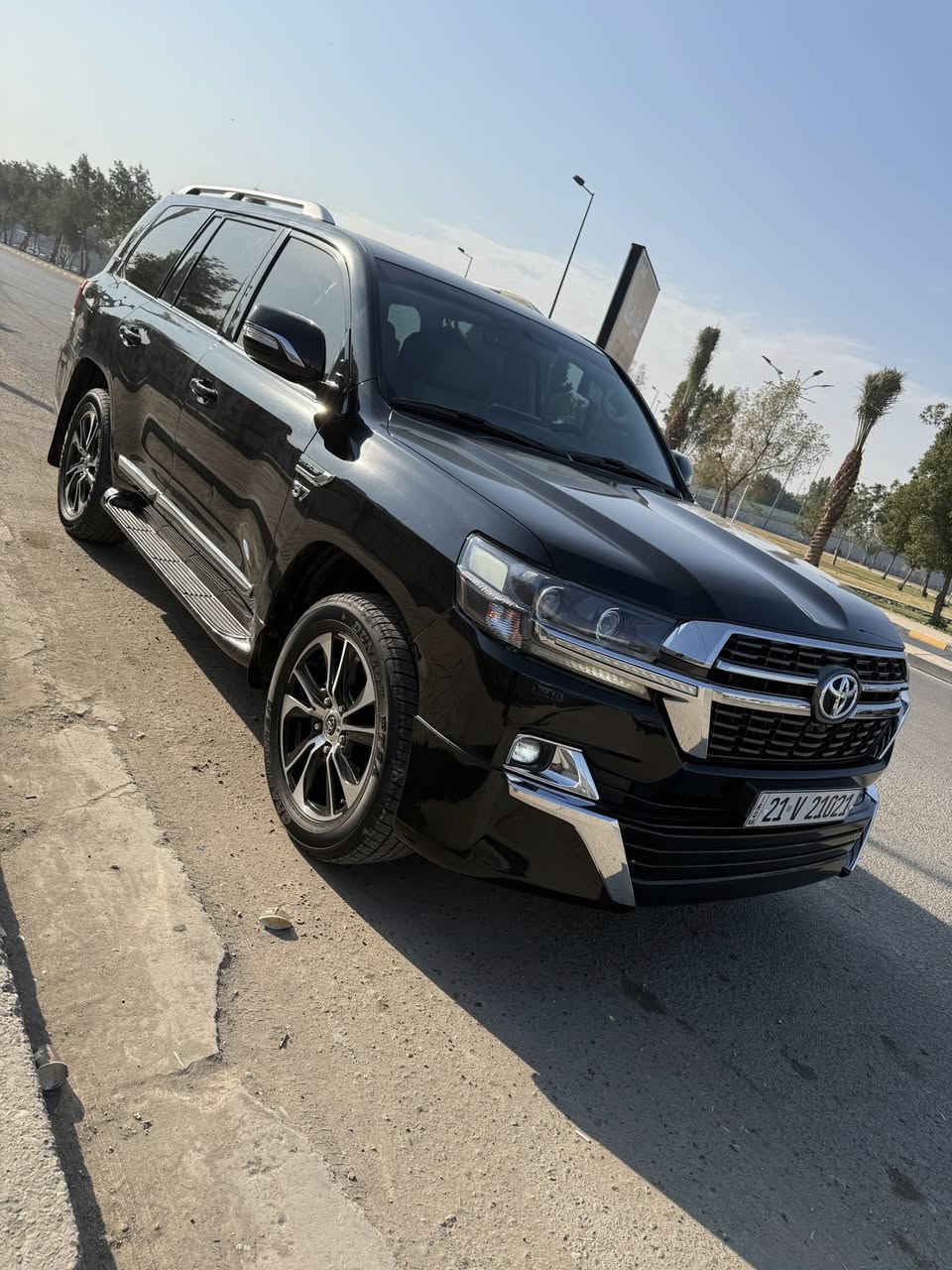 لسلام عليكم
للبيع تويوتا لاندكروز 2021 VX.R
محرك 5700
السيارة رقم سليمانية مميز
مضلل بالسنويه
مكفوله وجديده 
بيها فقط سحبة PDR بقبق الجنطه الفوك
ماشيه 129 الف كم
السياره جكات 
جنطه كهرباء
كشنين كهرباء
ستيرن كهرباء
باقي مواصفات اللاندكروز
سعر 580 ورقة بي مجال
مكان السيارة الدورة
***********
