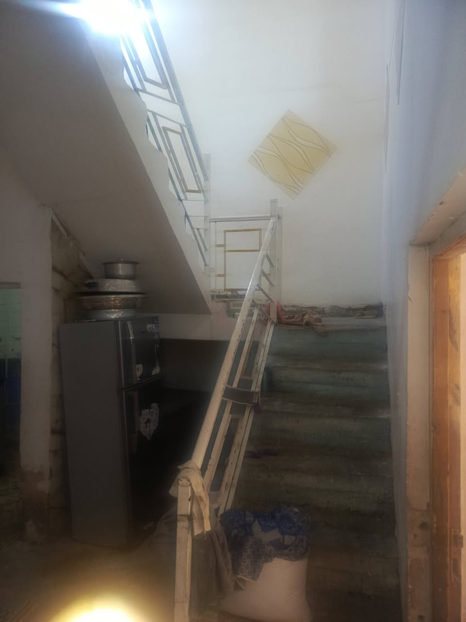 بيت للبيع تجاوز مساحه 130 متر شارع ابو الريش قرب الطفائيه السعر 65 بي مجال بي اسواق 3في3 رقم ***********
