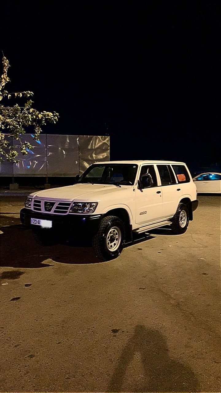 پاتڕۆڵ ٢٠٠١ موحەسەن ناو بۆر
سەنەوی تا ٢٠٣٠ تازەیە بە ناو خۆمەوەیە سەیارەی ماڵ خۆمە هی مەعرەز نیە
ناوی نیە لە حاسیبە بەشەرتی حاسیبە
تایەی تازە
گێڕو مەکینەو ئەکسلو دەبڵ ئەکسلی بەشەرت
کارەبای بەشەرت
زۆر تونو تۆڵو بێ مەسرەفە
بێ تەقیوی دەرگاو بەتانەو شانسی بەشەرت
بێ بۆیاخە. ٢ پەڵە کارتی بچوکی هەیە 
بەرگە دەرگای بیلاد
١٢٠$
***********
