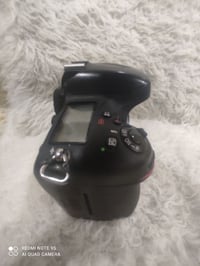 كاميره نيكون ٦١٠ لبييع. غراضها موجودين ونضافه الكاميره ٩٥٪؜ سعرها فقط ...