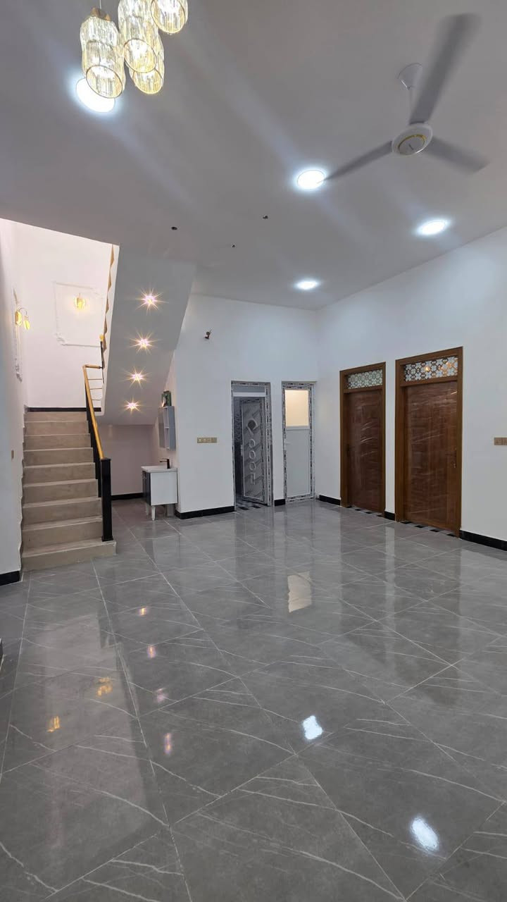 #اسعد_الله_اوقاتكم_بكل_خير⁉️👋🏼
***********
دار سكن للبيع بناء 2026

#المساحه 200متر 

#جنس_العقار :: طابو ملك صرف زراعي باسم عراقي سند 25 

#العنوان :: البصره حمدان موقع راقي

#يحتوي البيت على 2 غرف منام كبار
و ديوان
و مطبخ و صاله
و مناور عدد 2
و صحيات داخلي وخارجي  و كراج سياره
ويحتوي علي حديقه🌲🌲

#البيت جاهز من كلشي تستلم البيت عنده المكاتبه
كامل من مقطوره و كيزر و ماطور
جيب اثاثك و اكعد
و الف عافيه الي ياخذه

جميع الخدمات متوفره ماء كهرباء  
#السعر ((110 مليون وبي مجال 
فارق جاهزة للسكن تستلم بيتك عند المكتبة مباشر 
#للاستفسار الاتصال على الهاتف 📳📞
📳 ***********)📳
