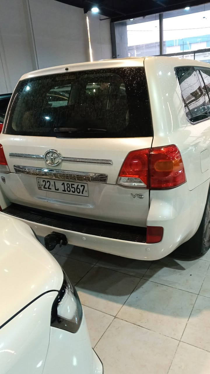 لاندكروز  2011  سياره جديده  ونضيفه جدا جدا
ماشيه 250 الف  
6 سلندر بانزين 
سياره مكفوله كير مكينه  شاصي  
سياره ب اسمي  تريد تحويل تريد وكاله 

السعر.   290  وبيها مجال لشراي وتدلل 

العنوان   البصره 

 ***********
