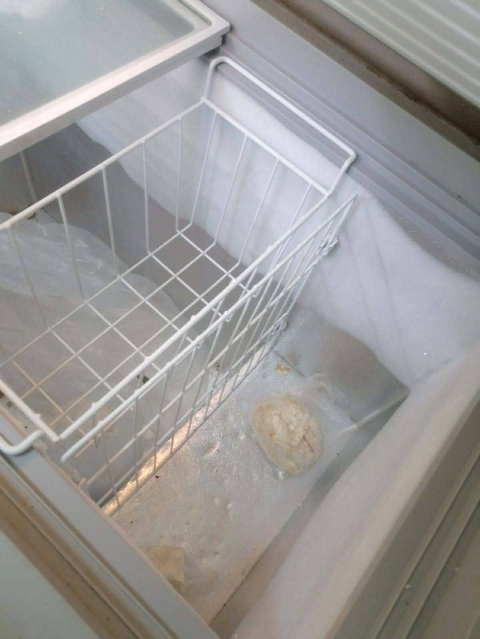 براد للبيع مستعمل شي قليل شرط التجميد قفلو 200 مكاني موصل وادي حجر 
***********
