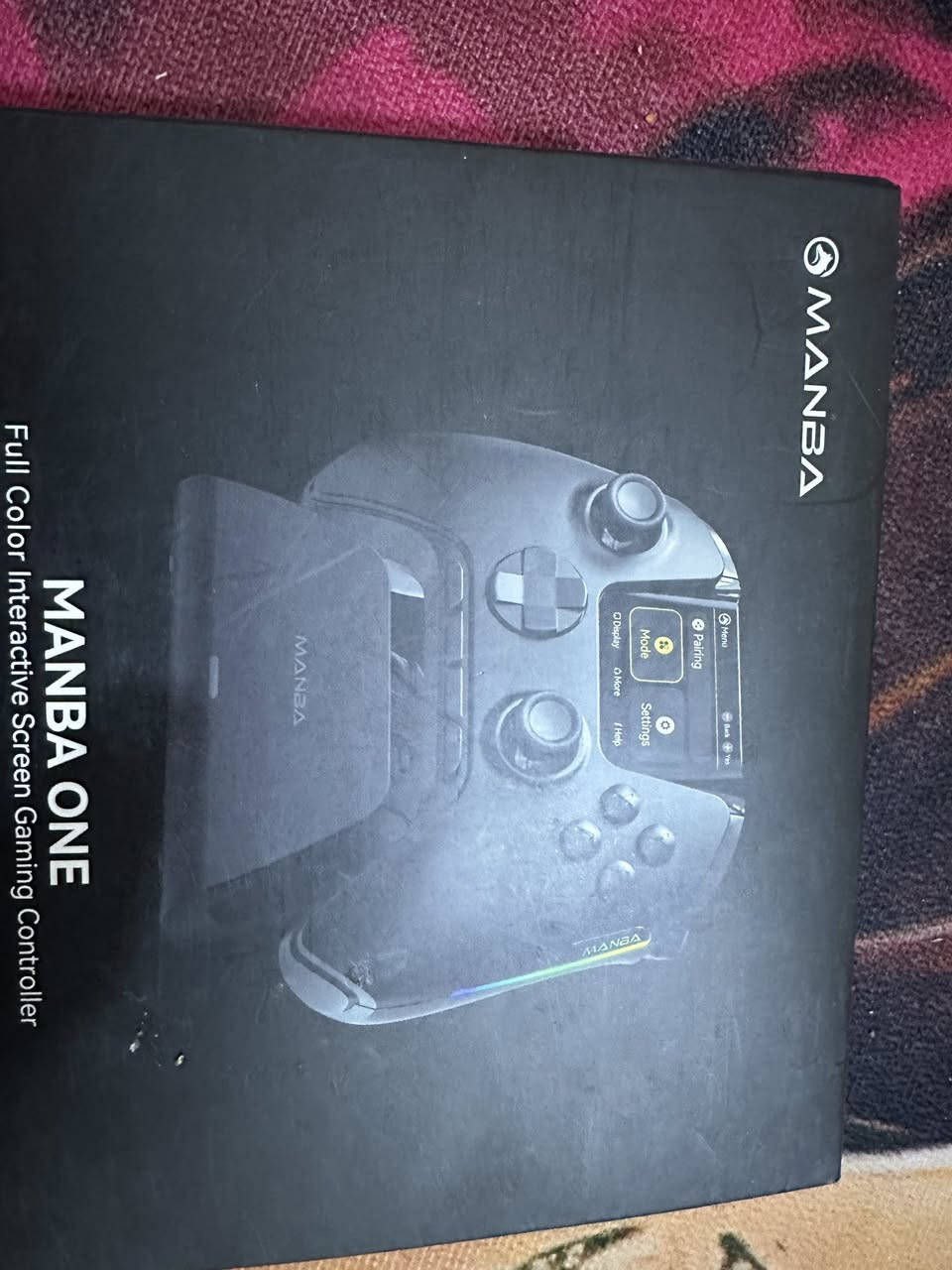 ⸻

🔥 للبيع جويستك ألعاب احترافي Manba One 🔥

جويستك ألعاب مميز من شركة Manba بتصميم عصري وإضاءة RGB جميلة، مناسب لمحبي الألعاب ويعطي تحكم دقيق وسلس أثناء اللعب.

🎮 المميزات:
 • شاشة صغيرة مدمجة للتحكم بالإعدادات
 • إضاءة RGB جانبية جذابة
 • يد تحكم مريحة للعب الطويل
 • يدعم Android / PC وأجهزة متعددة
 • استجابة سريعة ودقة عالية بالتحكم
 • بطارية قابلة للشحن

📦 الحالة: شبه جديد / نظيف ويعمل بكفاءة


**إذا كنت صاحب هذا الإعلان وتريد حذفه لأي سبب، رجاءا أرسل رسالة إلى الدعم الفني**