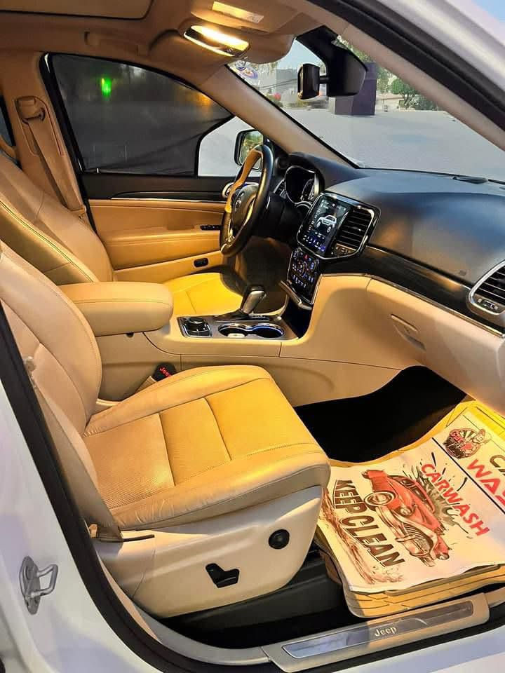 خليجي 2019 Jeep Grand Cherokee Limited Plus .
المواصفات :

* شاشة كبيرة  8.4 انج .
* كامرة خلفية .
* رادار امامي .
* نقطة عمياء .
* داخل جلد Off white .
* دفع رباعي 4X4 .
* المقاعد الامامية كهرباء .
* ذاكرة لحفظ وضعيات الجلوس .
* المقاعد الامامية تدفئة + تبريد .
* تدفئة ستيرن .
* تدفئة المقاعد الخلفية .
* ويل قياس 20 انج .
* سقف بانوراما.
* نضام الملاحة (GPS) .
* نضام خاص للطرق الوعرة .
* مصابيح امامية زنون .
* نظام تشغيل واطفاء المحرك اوتماتيكي للتوفير من صرف *الوقود ( Auto Start ) .
* بروجكتر امامي زنون .
* تشغيل عن بعد .
*صندوق كهربائي .
* حساسات امامية .
* حساسات خلفية .
* بخار ماء لتنضيف المصابيح الامامية . 
* مرايا بخاصية للتعتيم الذاتي . 
* نضام Carplay .
* نضام ECO لتقليل صرف البنزين .
* نضام SPORT .
* نضام Cruise لتثبيت السرعة .
* شفتات ستيرن .
*  كشافات ضباب خلفية . 
* نضام SNOW .
* نضام SAND .
* نضام RCCK .
* نضام MUD .
*ملاحضة السيارة مكفولة من الصبغ والبارد عدى (تعديل pdr على كد شبر بشفة البونيد + ٤ رصعات صغيرة  حالوب)
العداد ٩٦٠٠٠km 
*السعر ٢٦٠٠٠
*العنوان/ بغداد - شارع فلسطين
*هاتف/***********
