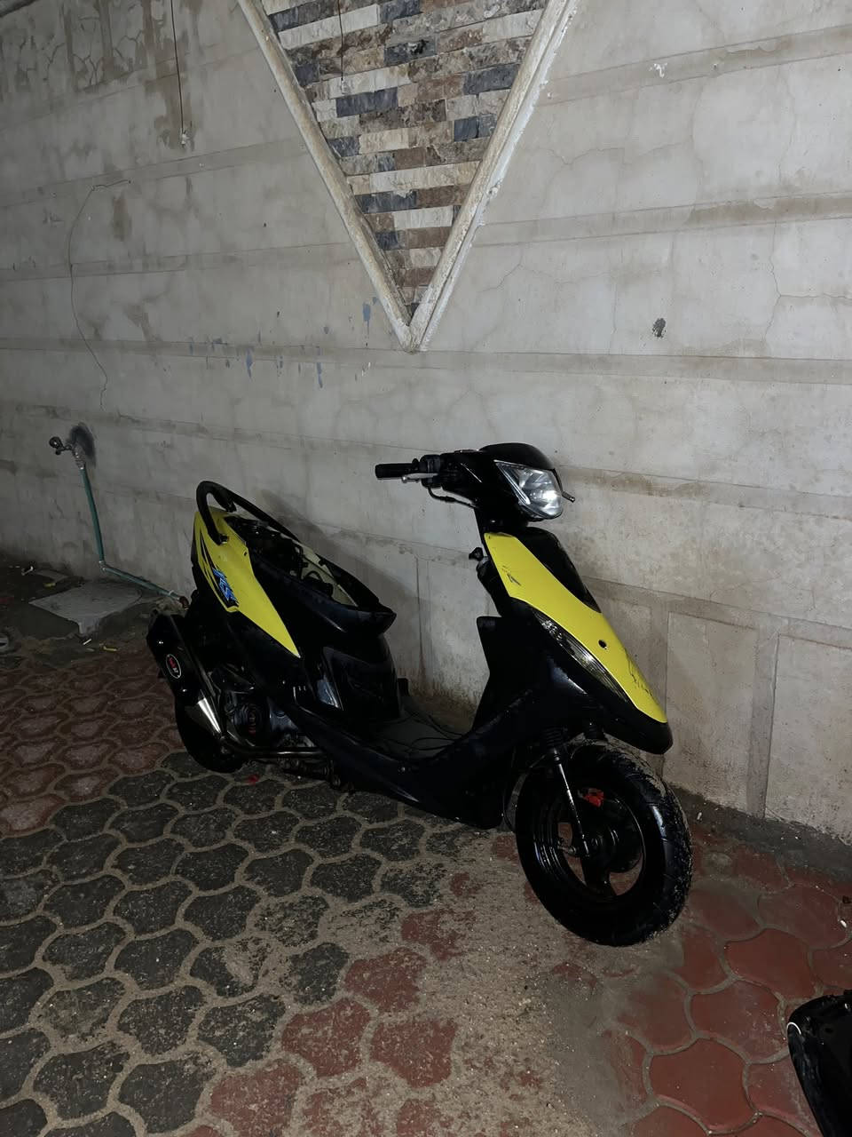 ماكس عدله موديل 2006 كللها بلاديه ماعده الصالنصه BFصجميه والبلاديه موجوده الدراجه كفاله كفرات اللون المميز للماكس ليموني بطريق لون ماكو منه بشارع كلها شغاله سلف هندر يعني ماعايزها بس السايق وصل معرض موجود الدراجه استعمالها قليل جداً ناعمه كلش مامفتوحه سعرها 775 بيها مجال والشراي كلش اداري فوك متتصور مكاني كربلاء شارع الروضتين 
رقمي:***********
بي واتساب مامتواجد فيس فقط واتساب والرقم .((((ملاحضه)))) الدراجه ملحه بس هذه الماي مسويهه هيج ب الصوره لآن توني جنت غاسلها.
