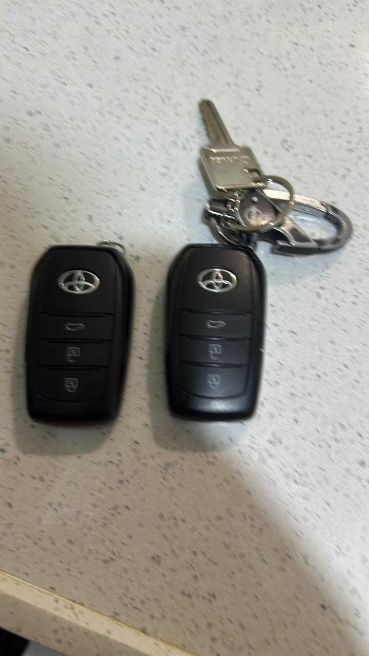 2024
ماشيه ١٤ 
بيهه pdr ٥ سم تقريبا يم فتحة البانزين وبيهه شخط مقادر اصبع باب الصدر 
فول فتحه داخل احمر 
148$
***********
مكانها ديوانيه
