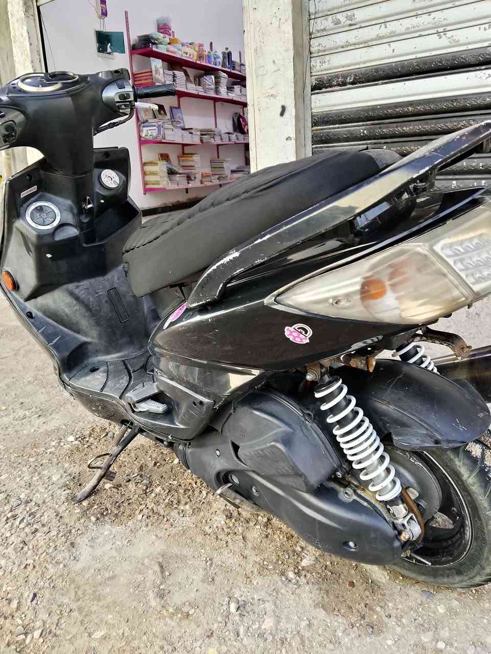 سلام عليكم دراجه سكنس فحل للبيع دراجه نضيفه مكينه برغي ممفتوح بيه مكاني بغداد جديده سعره 650 وبيه مجال *********** للاستفسار
