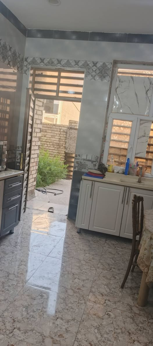 دار للبيع مساحه 157متر واجهه سبعه ونص اربعه نوم صاله وحولي وحمام عدد ثنين ومنور عدد ثنين وكراج يتسع لسياره وحديقه البعيثه السلطان الاول للاتصال ***********
