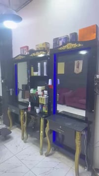 ميز مرايه 3  كرسي واحد +وقنفات ثنين كبااروحده  زغيره  للبيع………….. ### ...