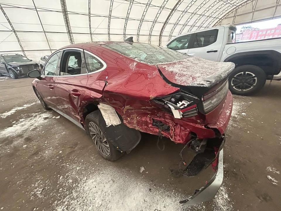 السلام عليكم سونتا هايبرد اللبيع
موديل ٢٠٢٤ 

الحادث موضح بلصوره 

السياره حاليا بطريق وصول 2/4

توصل على دبي تكدر تحوله للشمال تترقم 

رقم *********** الشعب بغداد
