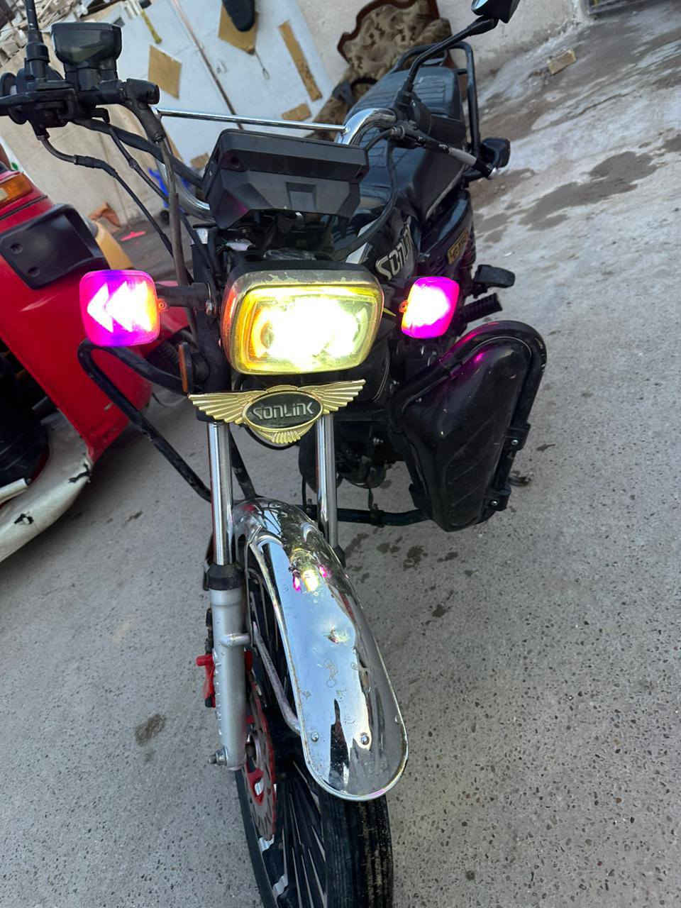 السلام عليكم دراجه موديل 24 سلف هندور شغال كهربائيات شغال العنوان بغداد شعب  شارع صحه السعر 650 وبيها مجال شيء بسيط كلش الاستفسار رقم الهاتف واتساب فقط ***********
