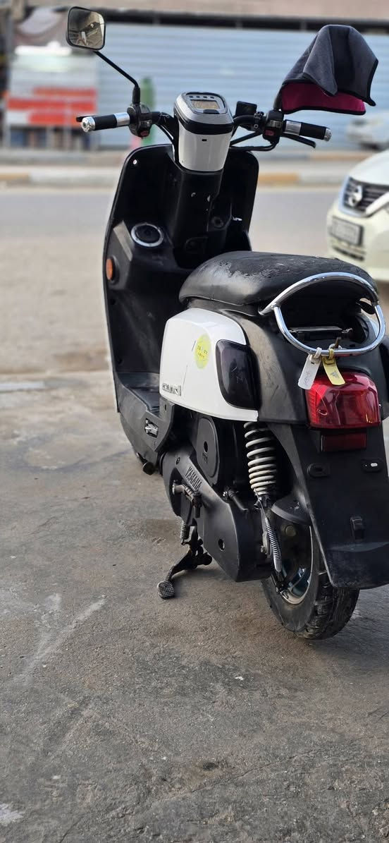 السلام عليكم دراجه بوليس مسطره موديل 2013 دراجه نازل دراجه وضع بلاد فقط مبدل بيها قبق هندر دراجه مشي نهضه سرعه (محرك ما مفتوح)  دراجه عطلان فقط بها الدشبول دراجه قبل كان لون احمر صبغناها صبغ حراري جماليه ابيض كفرات بلاديه دراجه ما ملعوب بيها خلاص 700 ابيها مجال للطيبين ***********
