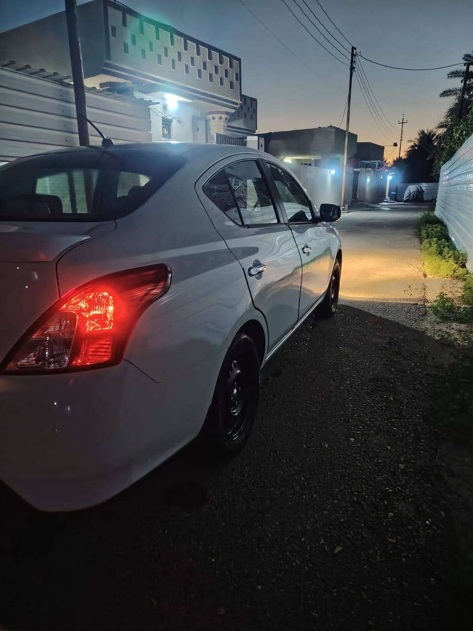 السلام عليكم نيسان صني مصري 2025 ماشية 20km الف  مكفولة من الضربة والصبغ رقم اربيل دولي مواصفاتها معروفة شاشة واربع جام كهرباء والإشارة بالمري بلوجكترات امامي يدات نيكل وشباك نيكل تبريد قطعتين امامي  وخلفي السيارة مدوشمة ارضية وكشنات جديد مثل ما موضح بالصور السيارة جاهزة من كلشي واحلى من الصور بالعافية على الي ياخذها المكان بغداد والسعر125  للاتصال على الرقم ***********
