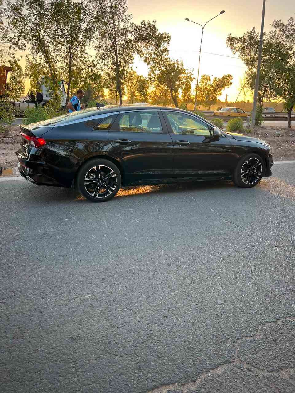 بيع مستعجل
موديل 2024

Kia K5 gt -line 

ماشيه 48 الف 

مواصفات السياره : 

1- بصمه أبواب و تشغيل عن بعد 

2- كشن ألسائق كهرباء 

3- شاشه كبيره 

4- لد نهاري 

5- ويل كب 18 

6- شاشه عرض أعطال بالدشبول 

7- كروز سرعه ذكي ( مثبت سرعه) 

8- كشنات تدفئة 

9- سايد بريك كهربائي 

10- GPS 

11- صندوق كهرباء 

12- قيادة ذاتيه 

13- شاحن واير ليس 

14- تحديد مسار 

15- مخارج شحن امامي و خلفي 2 

16- داخل احمر ) 

17- جام اوتو السائق 

18- مانع أنزلاق 

19- كامره دواره 

20- حجم ألمحرك 1600 توربو 

(حادث ألسياره جاملغ وبنيد   سعر السياره 153 للأستفسار  *********** السياره كلش جديده واحلى من الصور المكان بغداد
