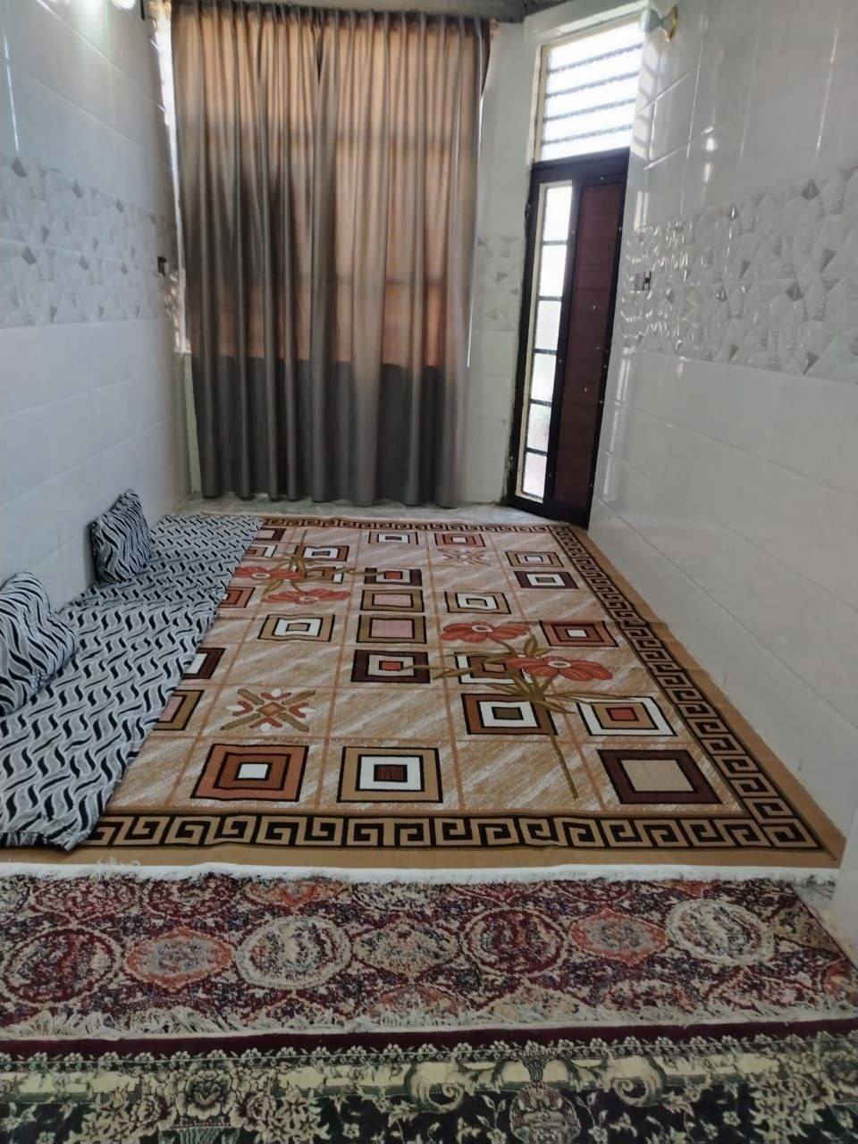 بيت للبيع مساحته 100 متر طابو زراعي سند 25 شارع علوة فحل شارع قاعه الحديد  بناء جديد سيراميك للسقف اساس صب سقف صب بناء بناء طابوك تبليط وأناره وانتريت ضوئي يحتوي على غرفتين وصاله واستقبال ومطبخ وصحيات اتصال على رقمم ***********4
السعر 46
