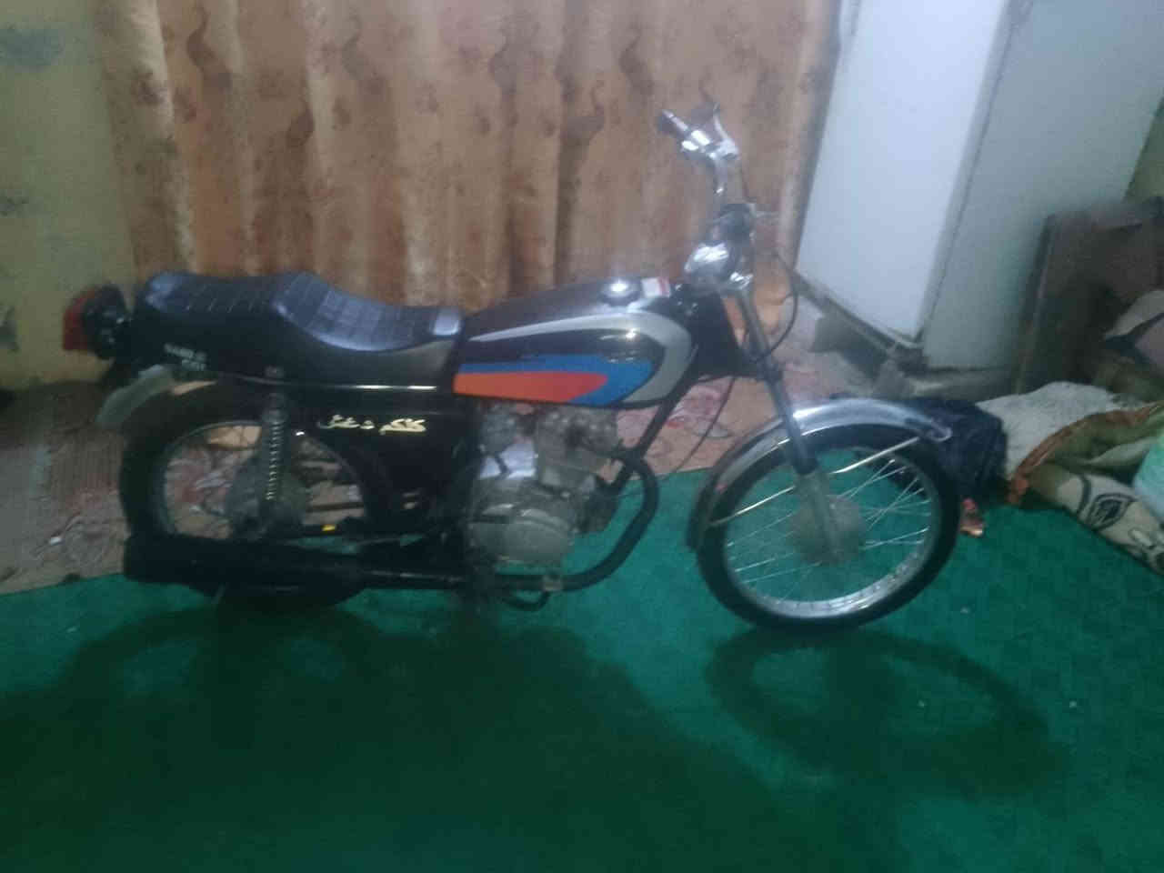 من رخصت الادمن دراجه إيراني مكفوله بدون أوراق سعر ٥٠٠ وبيها مجال قلعه صالح رقم الولد ***********
