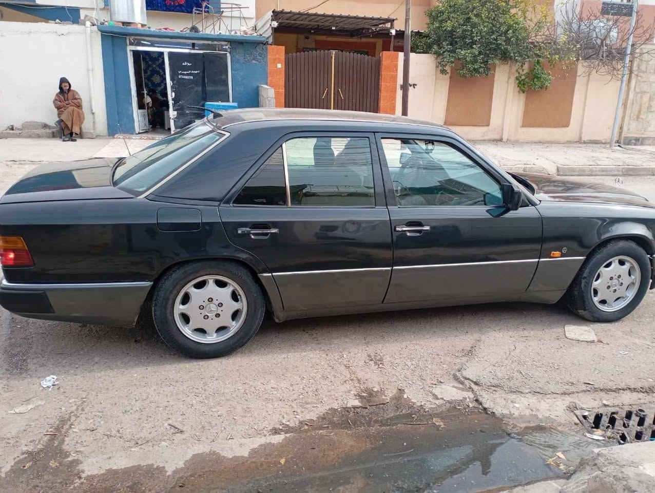 مرسيدس دب م 92 لون اسود مكينه ديزل 5 بستن رقم مسطره باسمي السعر قفل قفل 55 ورقه الاتصال ***********
