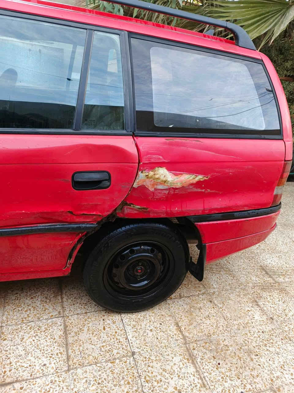 ‏يالله سلام عليكم
‏
‏استرى استيشن موديل 95
‏
‏رقم كركوك 
‏
‏ حجم18المرغوب 
‏
‏المحرك رخاوه
‏
‏ كير توماتيك  الكير ينرادلو اذن بس
‏
‏  تبريد بس يحتاجلو غاز
‏
‏ السيارة مثل ماواضح بالصوره
‏
‏ بيها خيسان دوائر 
‏
‏وبيها ضربه باب الخلفي والجاملغ 
‏
‏غرفتها ماتعبانه زينه 
‏
‏بيها مكانات صبغ  ابيعلك صبغ عام
‏
‏
‏شرط التحويل فقط بدون وكاله
‏
‏كابون بانزين
‏
‏سنويه 29
‏
‏يرحم والديك شراي هاي التفاصيل كلها كدامك لاتتصل ادك سوالف
‏
‏السعر 33  ملاحظه مجال بسيط

‏
‏مكان السيارة موصل الايسر حي الحدباء


**إذا كنت صاحب هذا الإعلان وتريد حذفه لأي سبب، رجاءا أرسل رسالة إلى الدعم الفني**