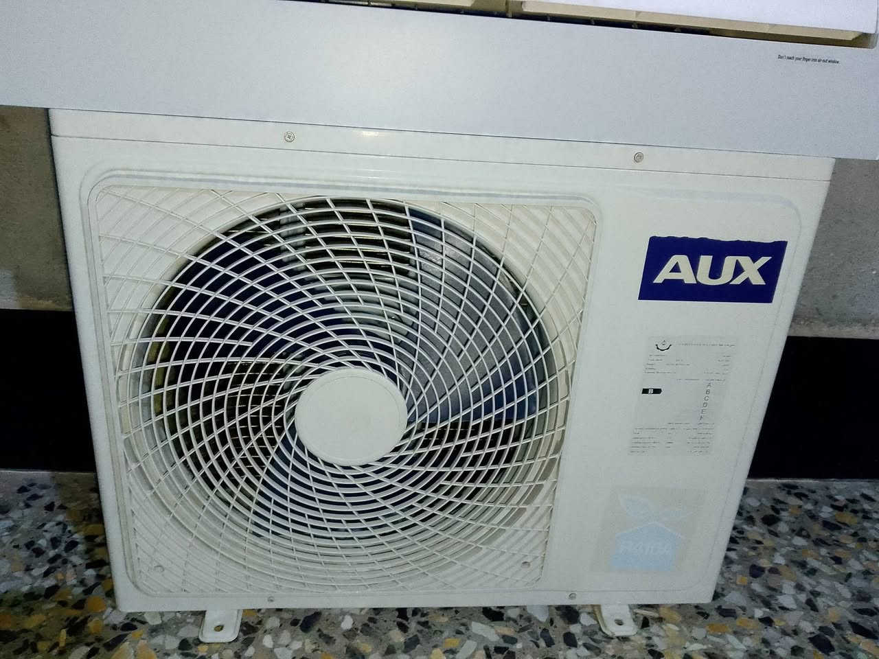من رخصة الادمن  سبلت طن ونص  AUX غاز شركه  410  T3شرط ماداخل تصليح بي ضمان تدفية وتبريد في كربلاء الاتصال على الرقم ***********بي واتساب او تصال
