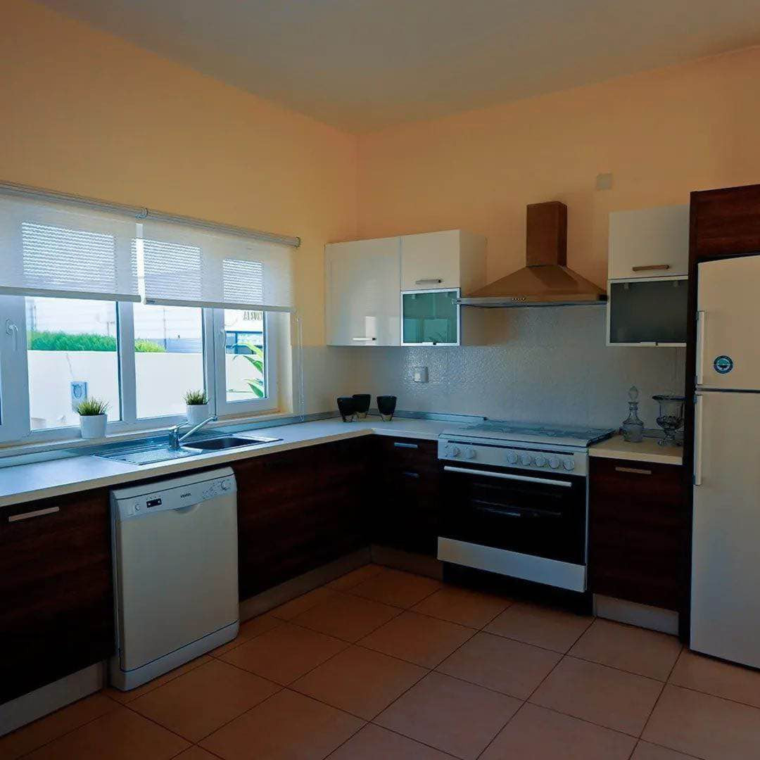 بنظام التقسيط المريح
امتلك بيتك في مجمع أتلانتك ستي وعيش الراحة والخصوصية في ارقى مجمعات اربيل السكنية..

#المساحة 200متر مربع..
🔹3 غرف نوم وصالة 

#الموقع: طريق كوية ، قرب مدينة العاب ماجدي لاند

#التمليك لكل من يحمل الجنسية #العراقية 

 مساحات #خضراء واسعة ، وبيئة مثالية للسكن حيث الهدوء والهواء النقي والاجواء الطبيعية الخلابة

🔹خدمات المجمع  من جميع النواحي، الماء والكهرباء والحماية والتنظيف والادامة والصيانة الدورية و المستمرة والاستجابة السريعة لطلبات الساكنين واماكن ترفيهية للأطفال.. 
كذلك يوجد قرب المجمع  عربية وكوردية و إنجليزية (حكومي واهلي) أو مدارس بمناهج عالمية مثل الكامبردج وغيرها..
متوفر براندات و  متكاملة لكل ماتحتاجه العائلة من اسواق ومطاعم وكافيهات ومراكز صحية و قاعات رياضية وغيرها .

🔹العدد محدود فلا تفوت الفرصة لأمتلاك  واختيار مايناسب متطلباتكم (ركن - عادي - واجهة شروق أو غروب - مقابل حديقة - أو ركن ومقابل حديقة)

السعر يبدأ من $149,000 فقط ، ونسبة 35% من السعر الكلي تكون على اقساط لمدة 70 شهراً.

عند اتمام عقد الشراء يتحمل المشتري ((فقط السعر المقرر)) لا غير، بدون اي رسوم إضافية أخرى مثلا (اجور تحويل الملكية او عمولة الشركة او غيرهما)

ايضا توجد نماذج جاهزة للبيوت والتي من خلالها يمكن التعرف على جودة البناء والتفاصيل الاخرى للمجمع..

يكون موعد تسليم المشروع على قسمين , قسم بعد مرور سنة ونصف من تاريخ البوست.

.......................
للحجز والاستفسار :*********** أربيل, العراق
